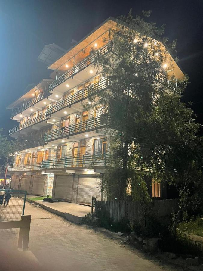 Hotel Mountain Majesty! Top-Rated Luxury Stay Amid Snowcapped Mountains With Balcony And Riverside Calm Manāli Dış mekan fotoğraf